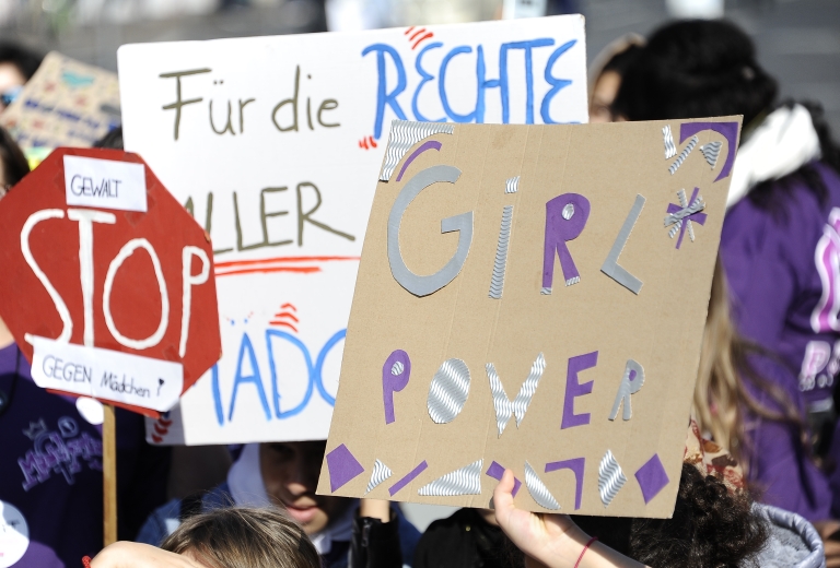 Nein zu Gewalt gegen Mädchen und Frauen