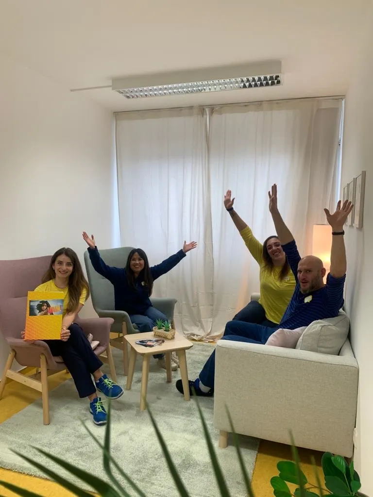 IKEA spendet Möble an FeM