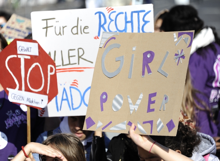 Nein zu Gewalt gegen Mädchen und Frauen