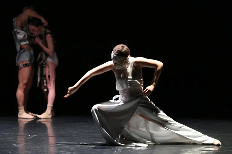 Ramon John &amp; Friends vom Hessischen Staatsballett zeigen Tanzperformance zugunsten von FeM