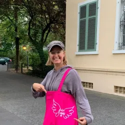 Renate Lingor mit FeM-Tasche