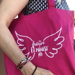 Tasche und Charity-Armband